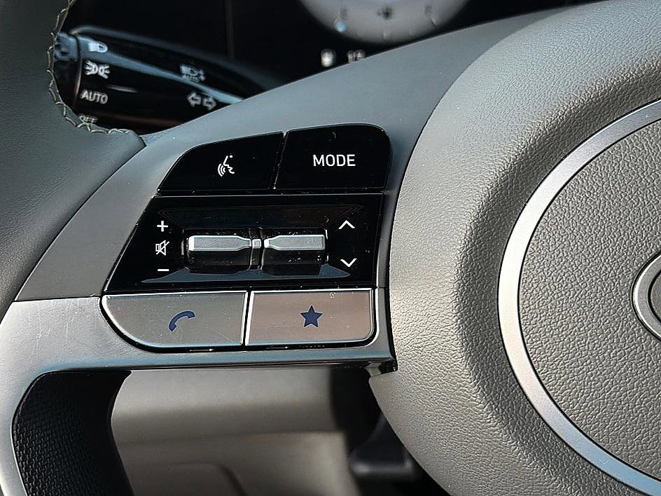 Certified 2025 Hyundai Elantra SEL image 15