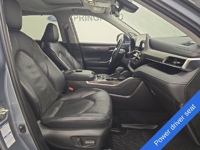 Used 2022 Toyota Highlander Limited w/ Protection Package #3 (TMS) AWD/4WD image 10