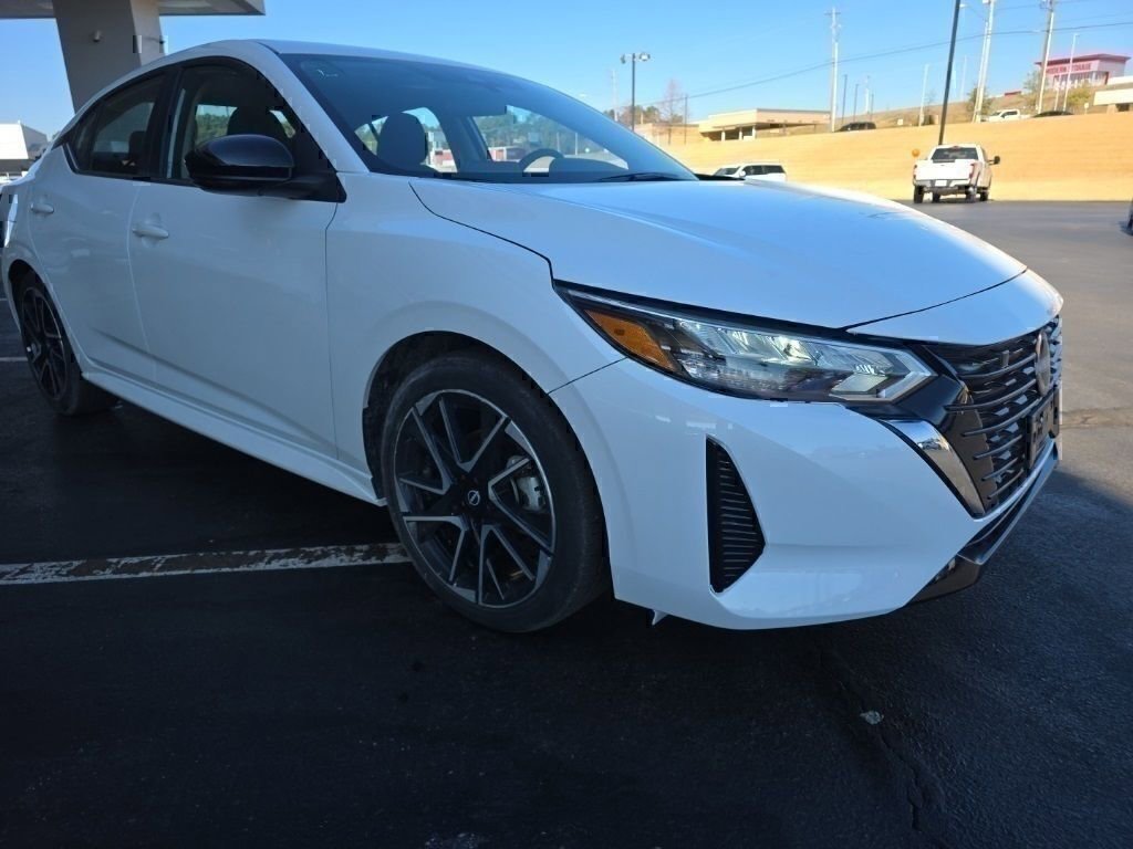 Used 2025 Nissan Sentra SR FWD image 7