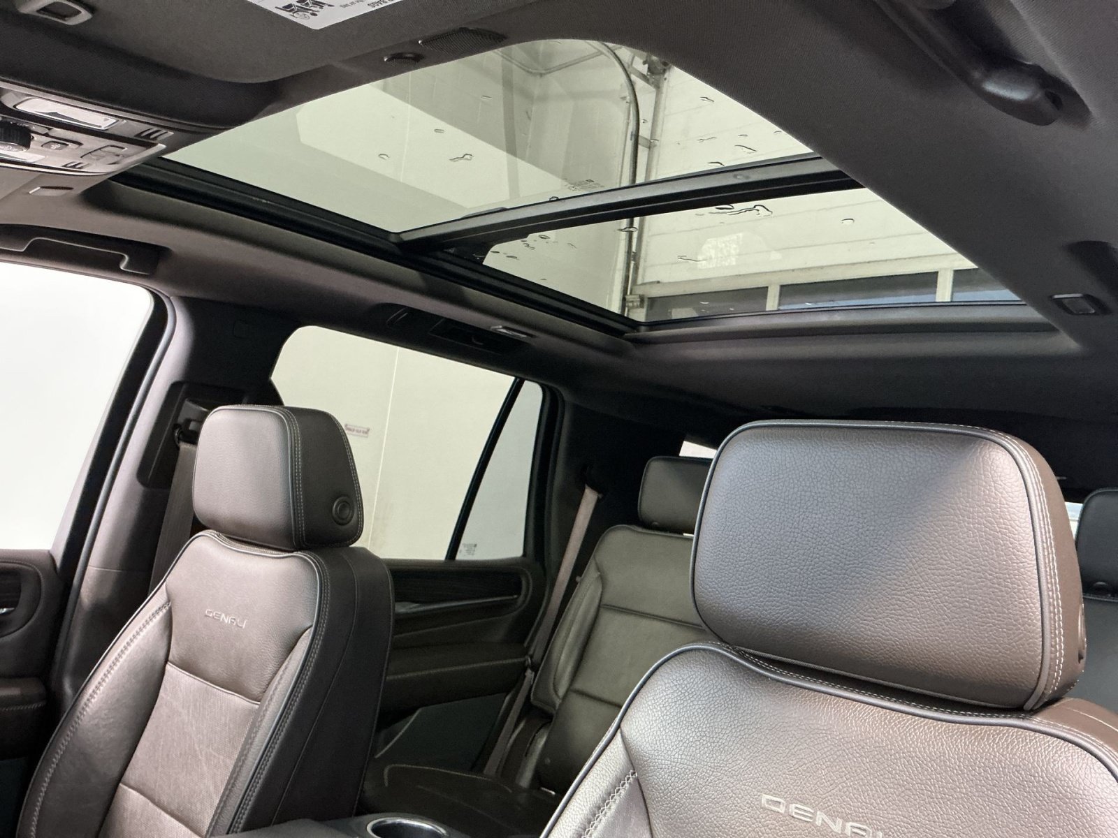 Used 2021 GMC Yukon Denali w/ Denali Premium Package AWD/4WD image 24