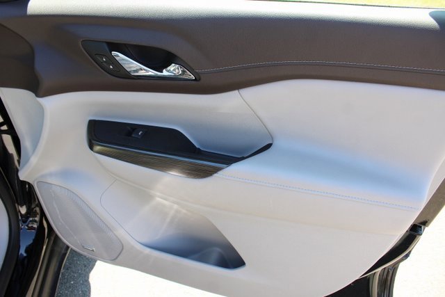 Certified 2023 GMC Acadia SLT image 24