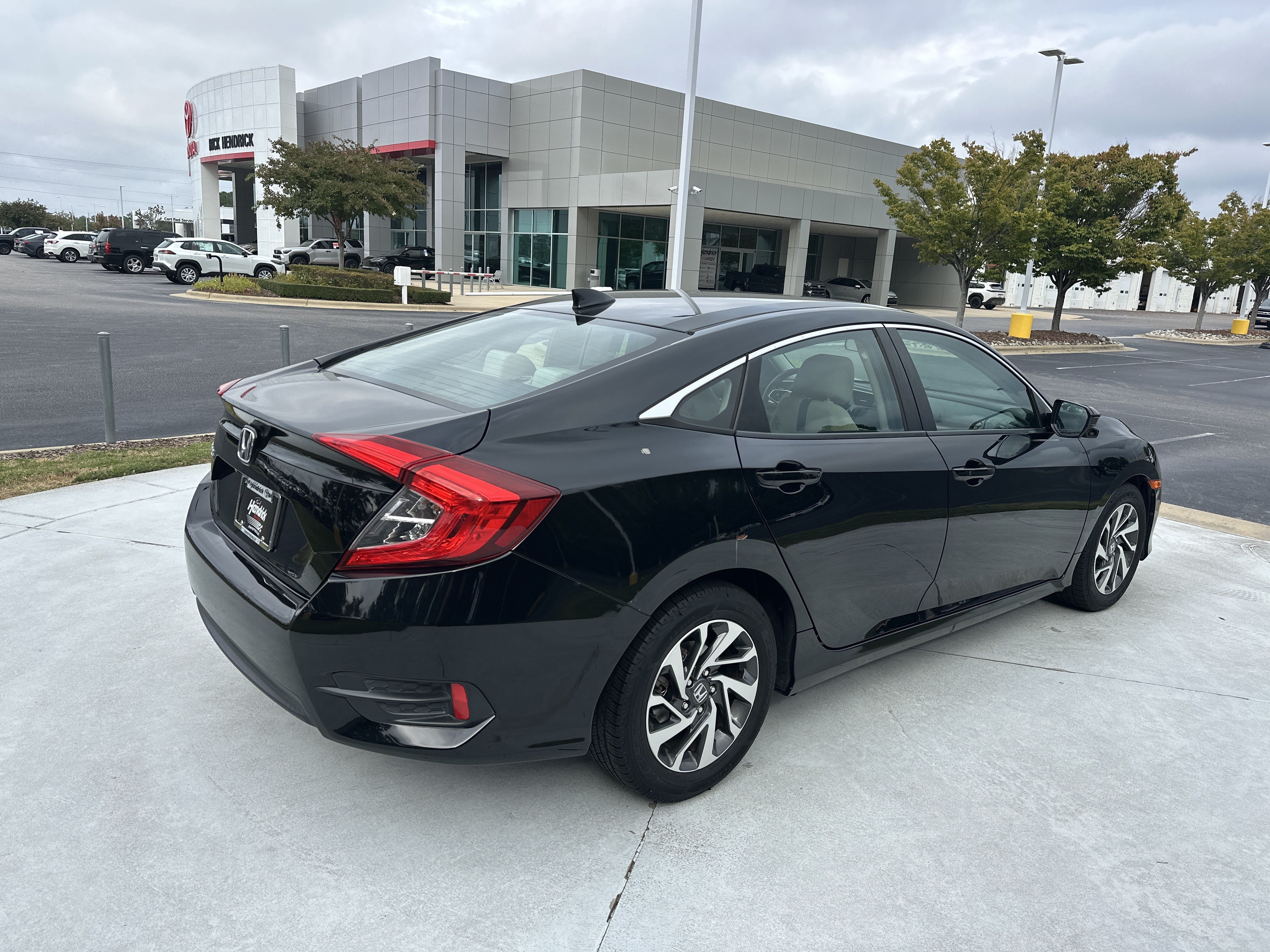 Used 2017 Honda Civic EX image 10
