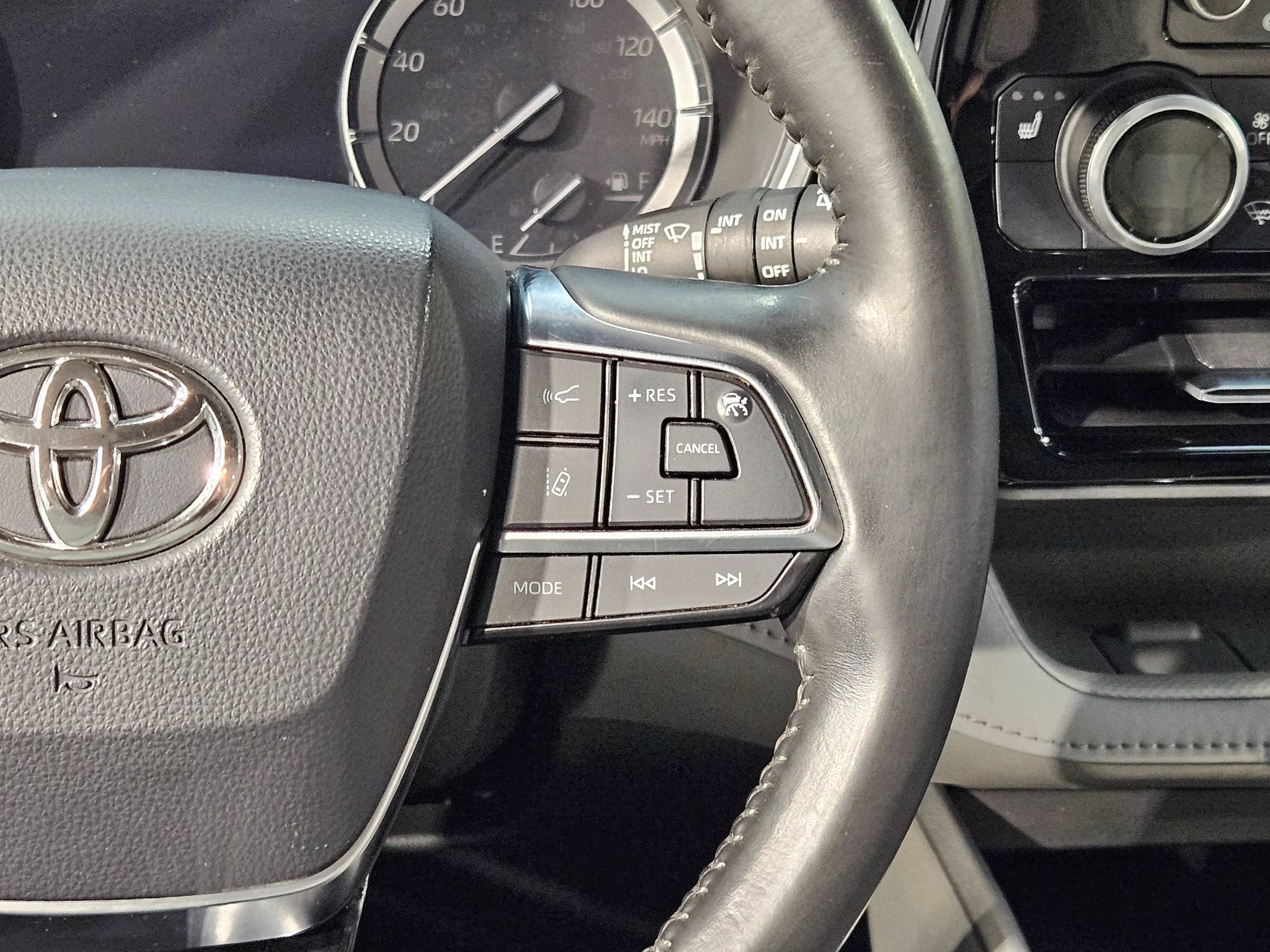 Used 2021 Toyota Highlander XLE FWD image 29