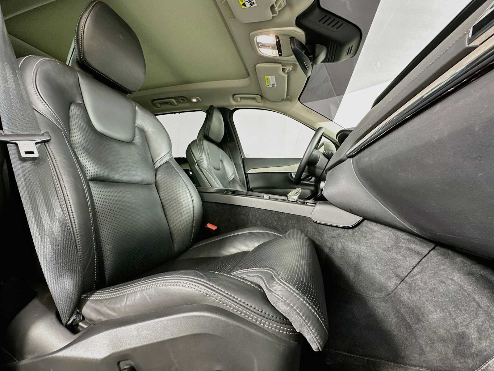 Used 2023 Volvo XC90 T8 Ultimate AWD/4WD image 28