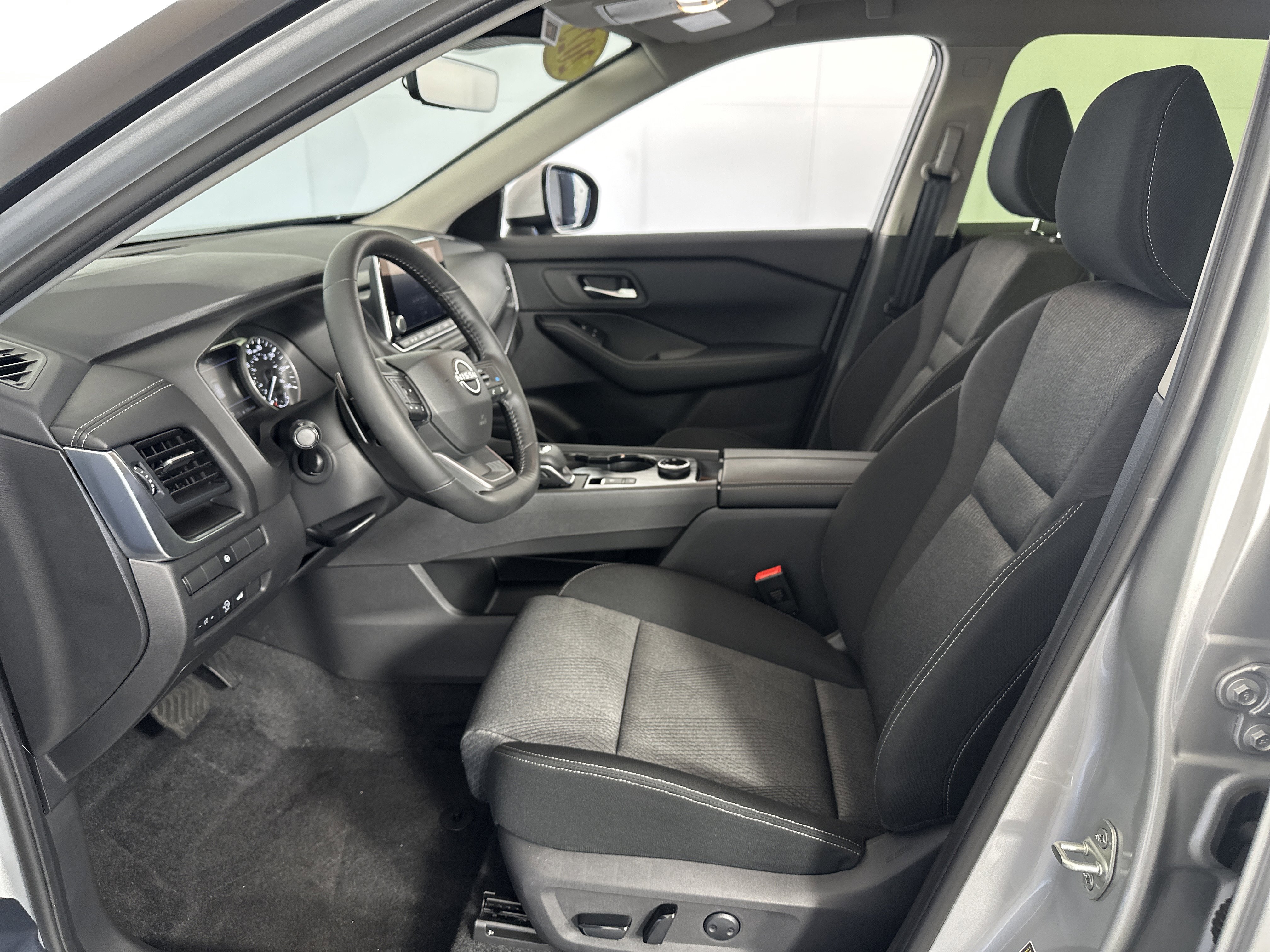 Certified 2025 Nissan Rogue SV image 6