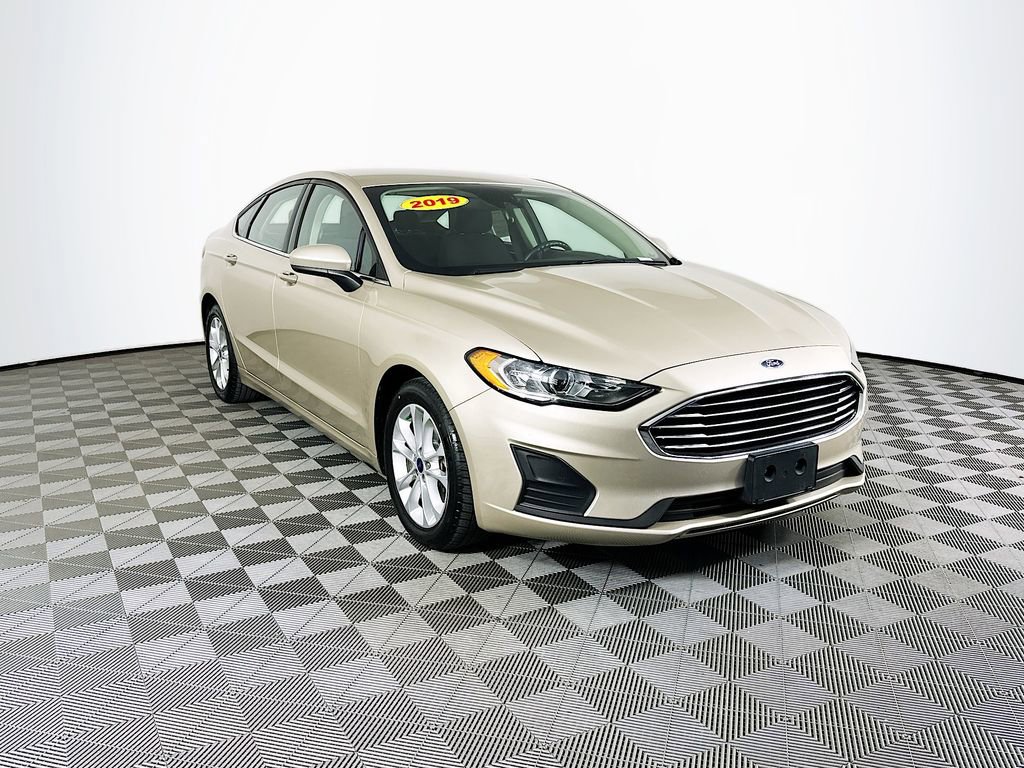 Used 2019 Ford Fusion SE image 3