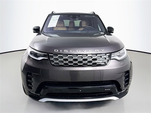 Used 2023 Land Rover Discovery Metropolitan Edition image 2