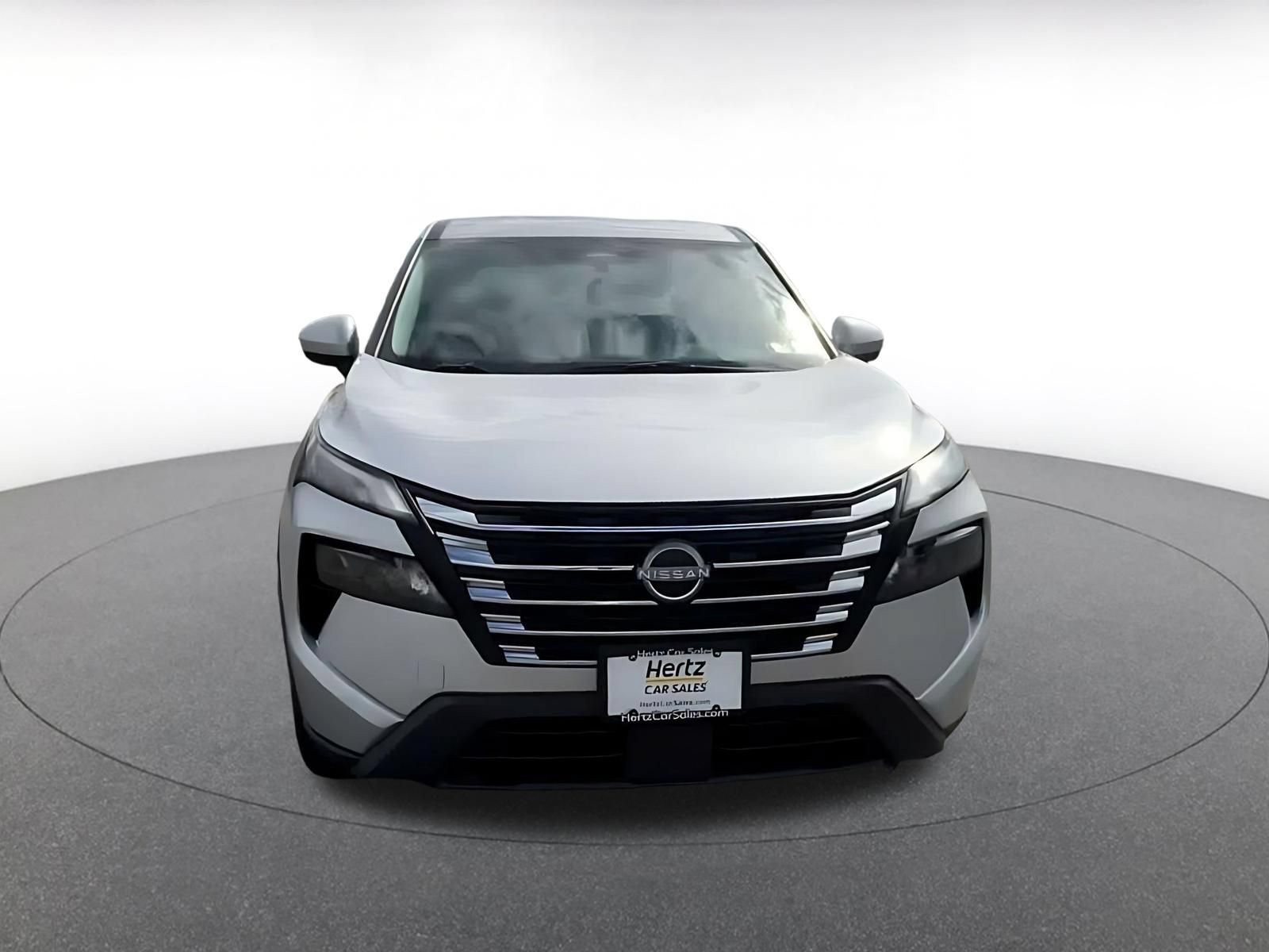 Used 2025 Nissan Rogue SV AWD/4WD image 4