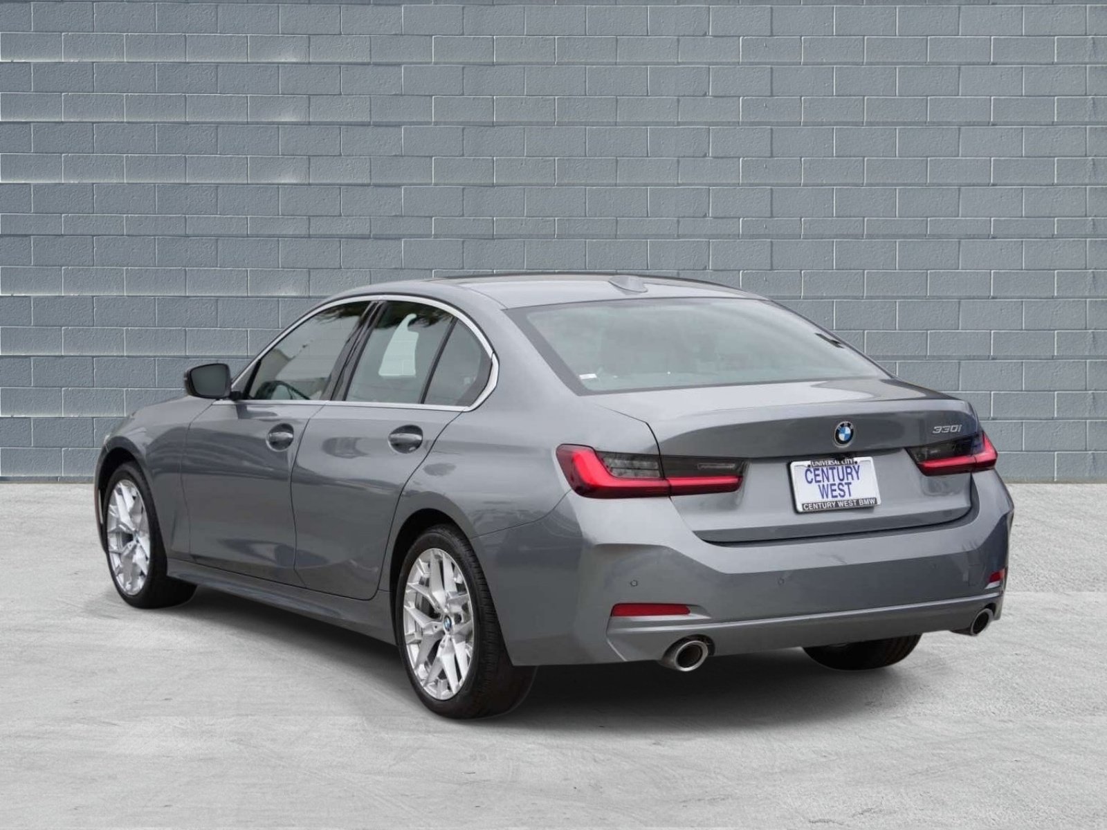 Used 2025 BMW 330i Sedan w/ Convenience Package RWD image 3
