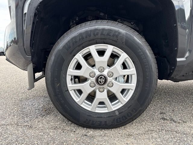 Used 2026 Toyota Tacoma SR5 AWD/4WD image 5
