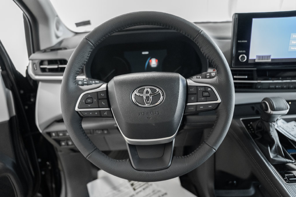 New 2026 Toyota Sienna XLE AWD/4WD image 30