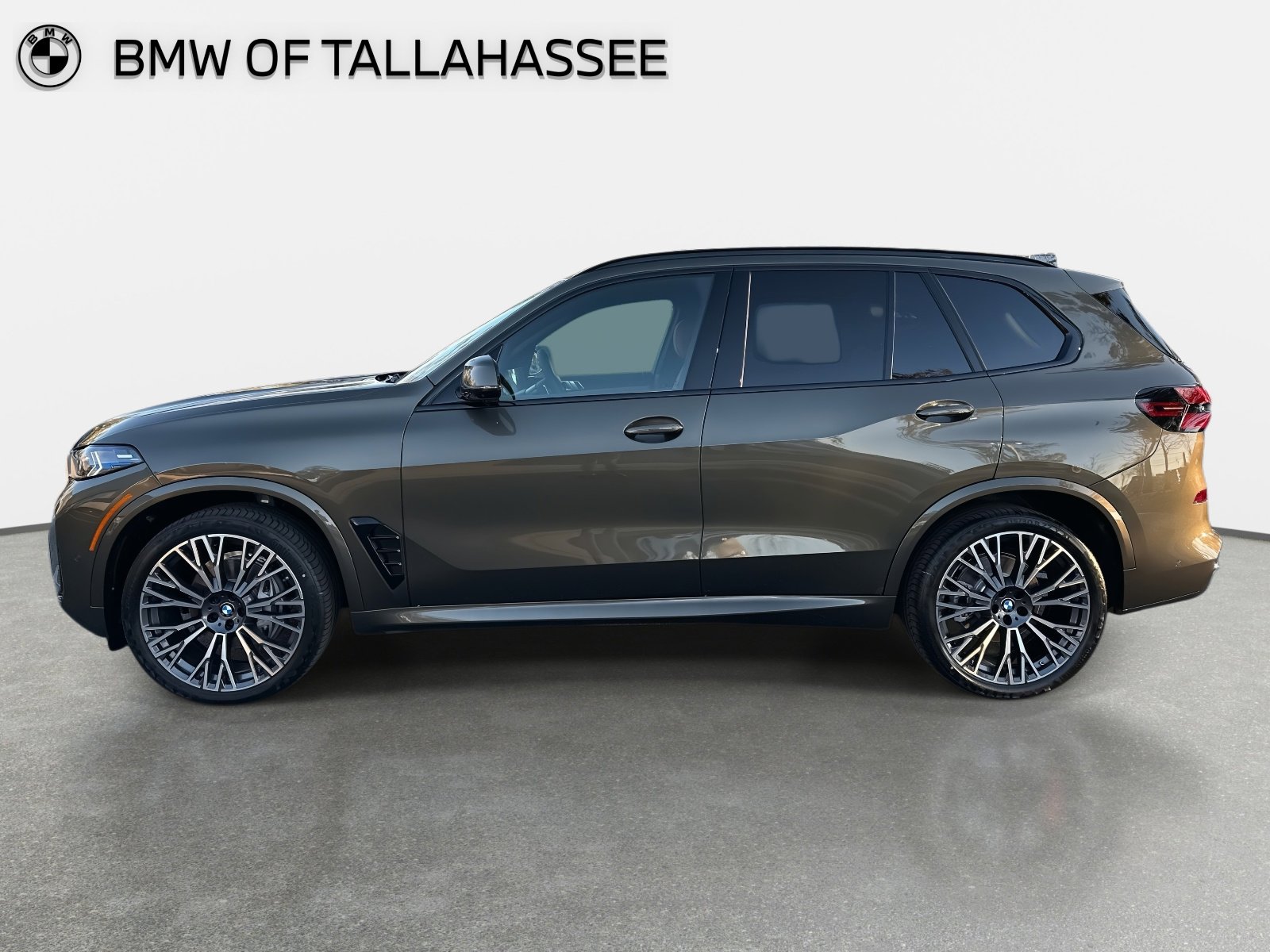 New 2026 BMW X5 xDrive40i w/ M Sport Package AWD/4WD image 2