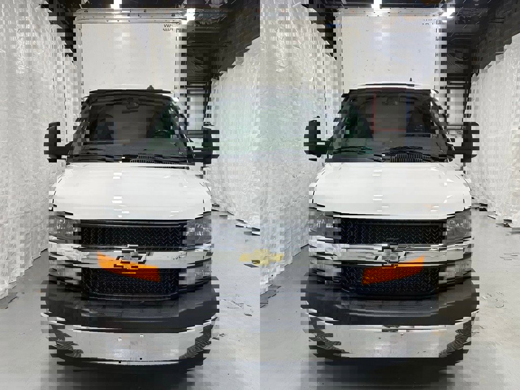 Used 2022 Chevrolet Express 3500 w/ Power Convenience Package image 2