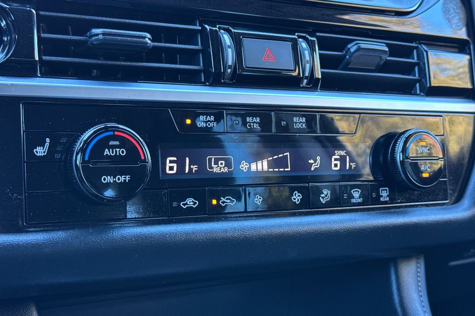 Used 2024 Nissan Pathfinder SV image 25