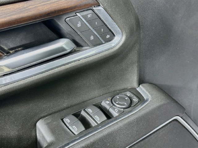 Used 2025 GMC Sierra 1500 SLT AWD/4WD image 19