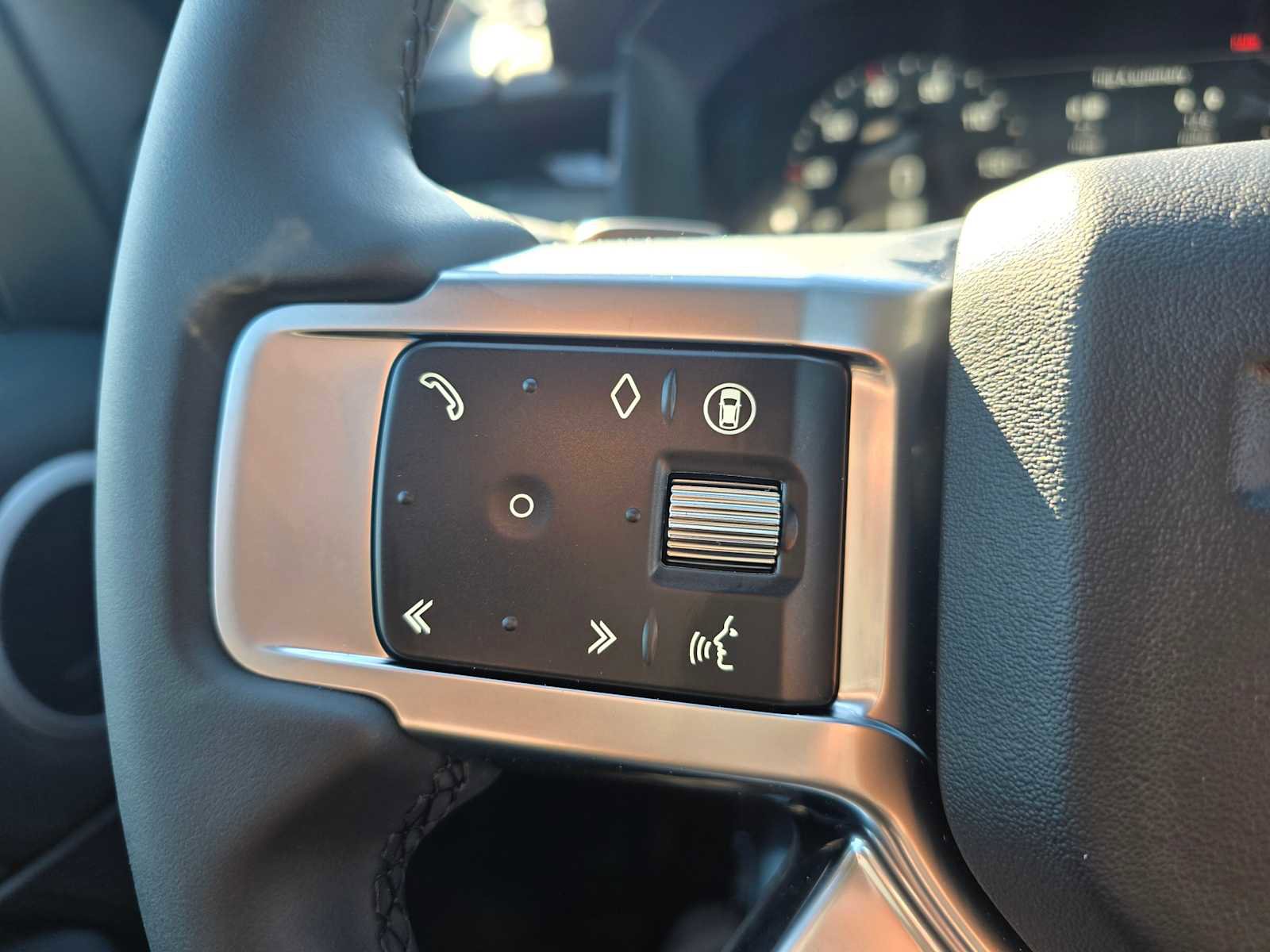 New 2025 Land Rover Discovery S image 34