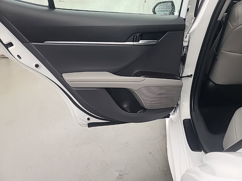 Used 2022 Toyota Camry SE FWD image 19