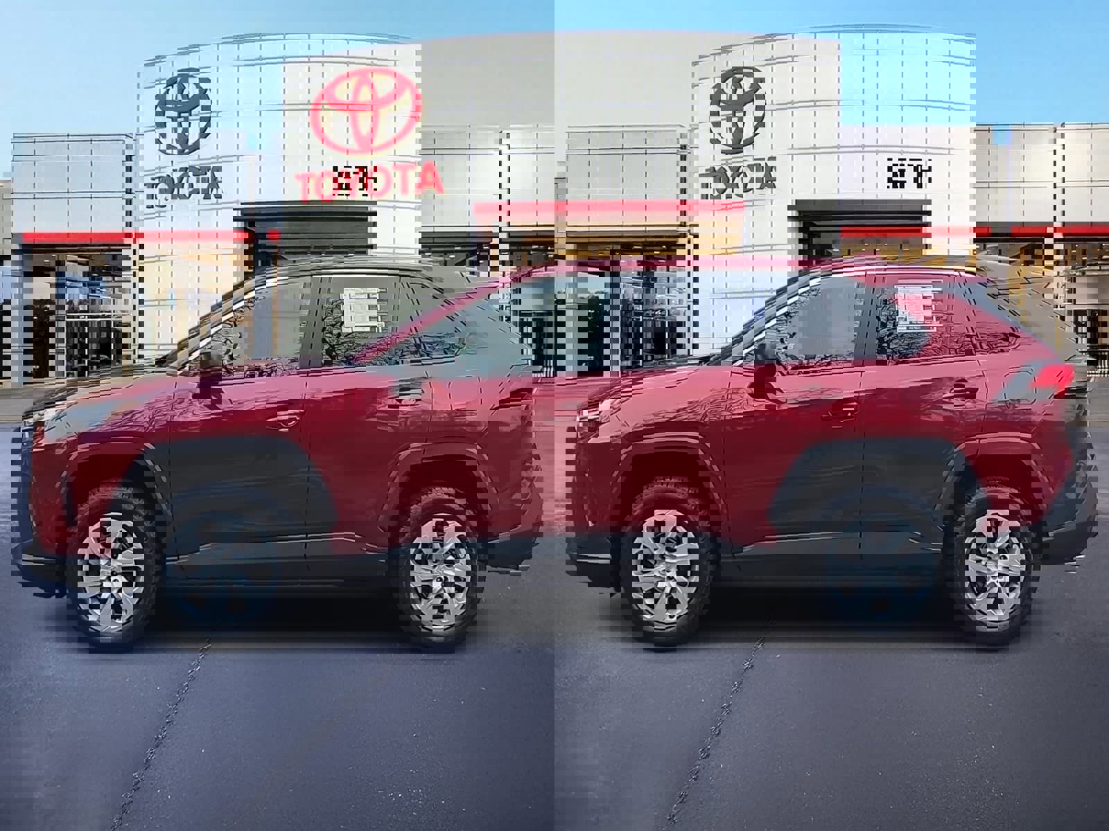 Used 2023 Toyota RAV4 LE image 8
