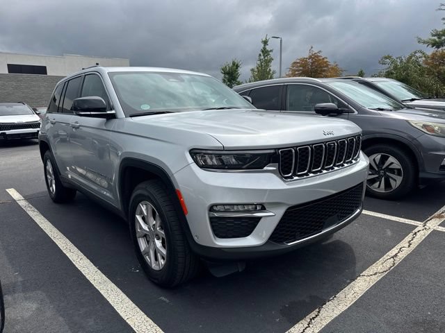 Used 2022 Jeep Grand Cherokee Limited w/ Luxury Tech Group II RWD image 5