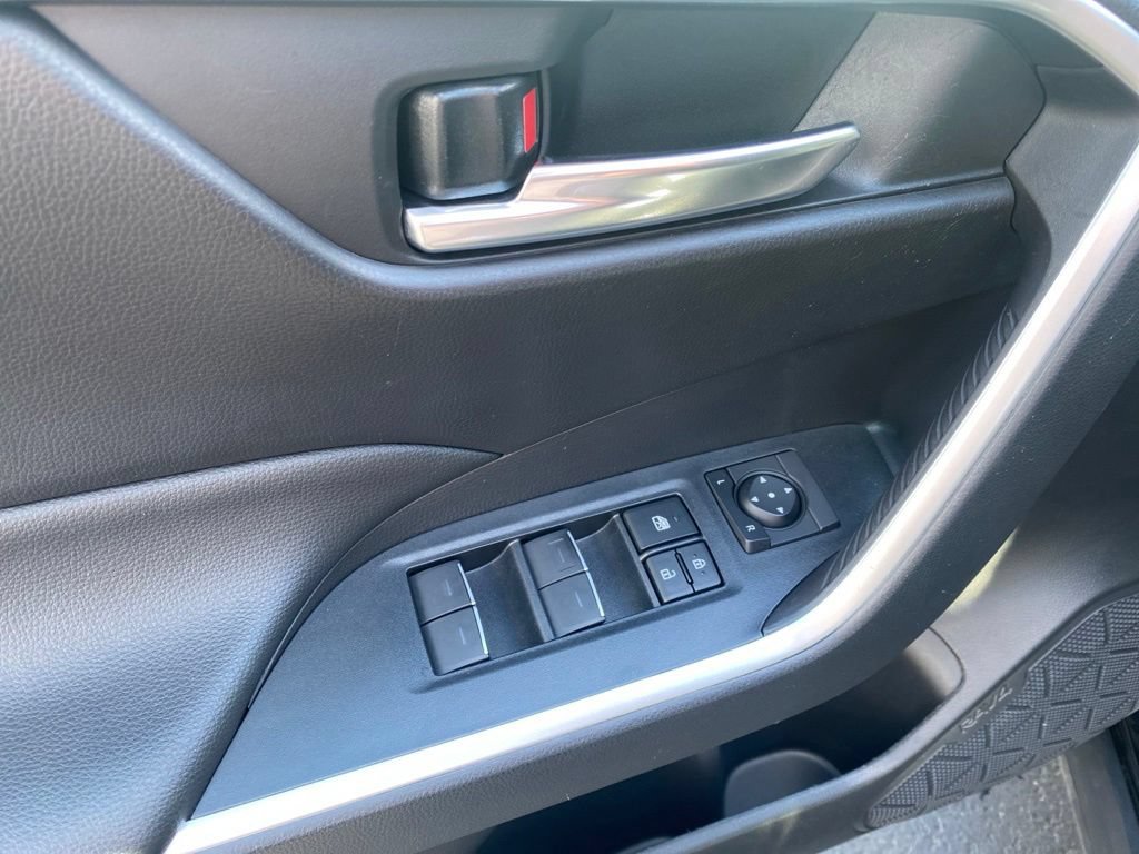 Used 2022 Toyota RAV4 XLE w/ Convenience Package AWD/4WD image 19