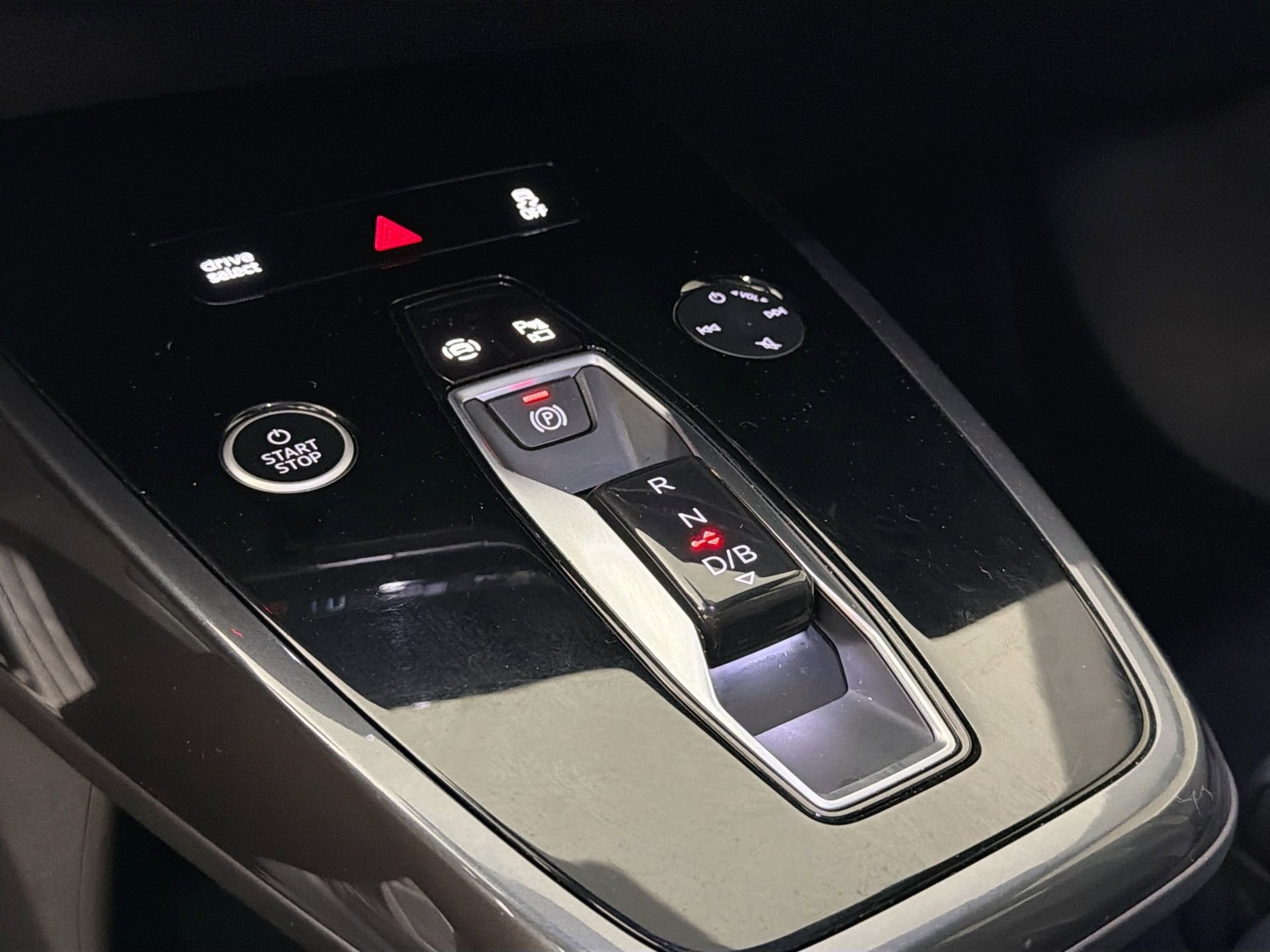 Used 2022 Audi Q4 e-tron Premium Plus image 16