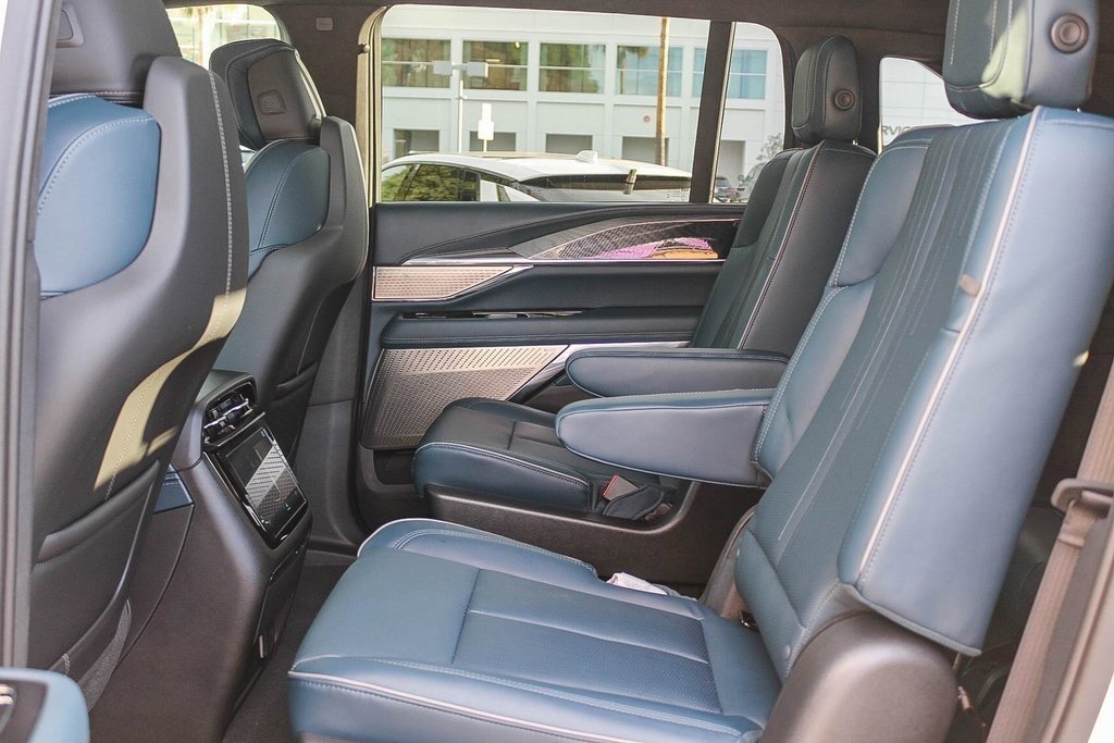 New 2025 Cadillac Escalade IQ Luxury 2 image 21