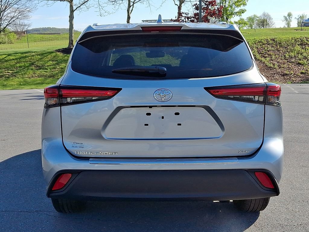 Used 2023 Toyota Highlander XLE FWD image 7