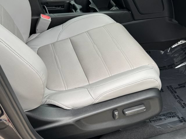 Used 2017 Honda CR-V Touring image 11