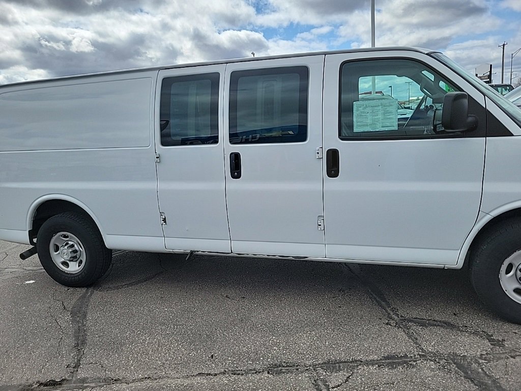Used 2020 Chevrolet Express 3500 Extended w/ Driver Convenience Package image 3