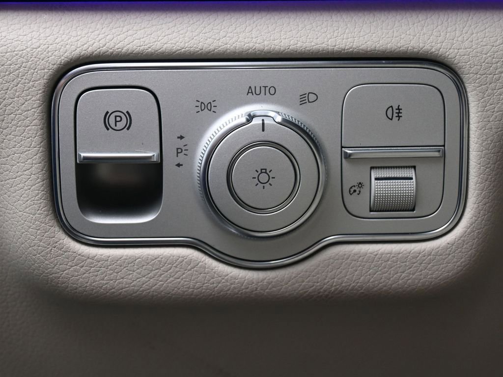 Used 2021 Mercedes-Benz GLS 450 4MATIC image 18