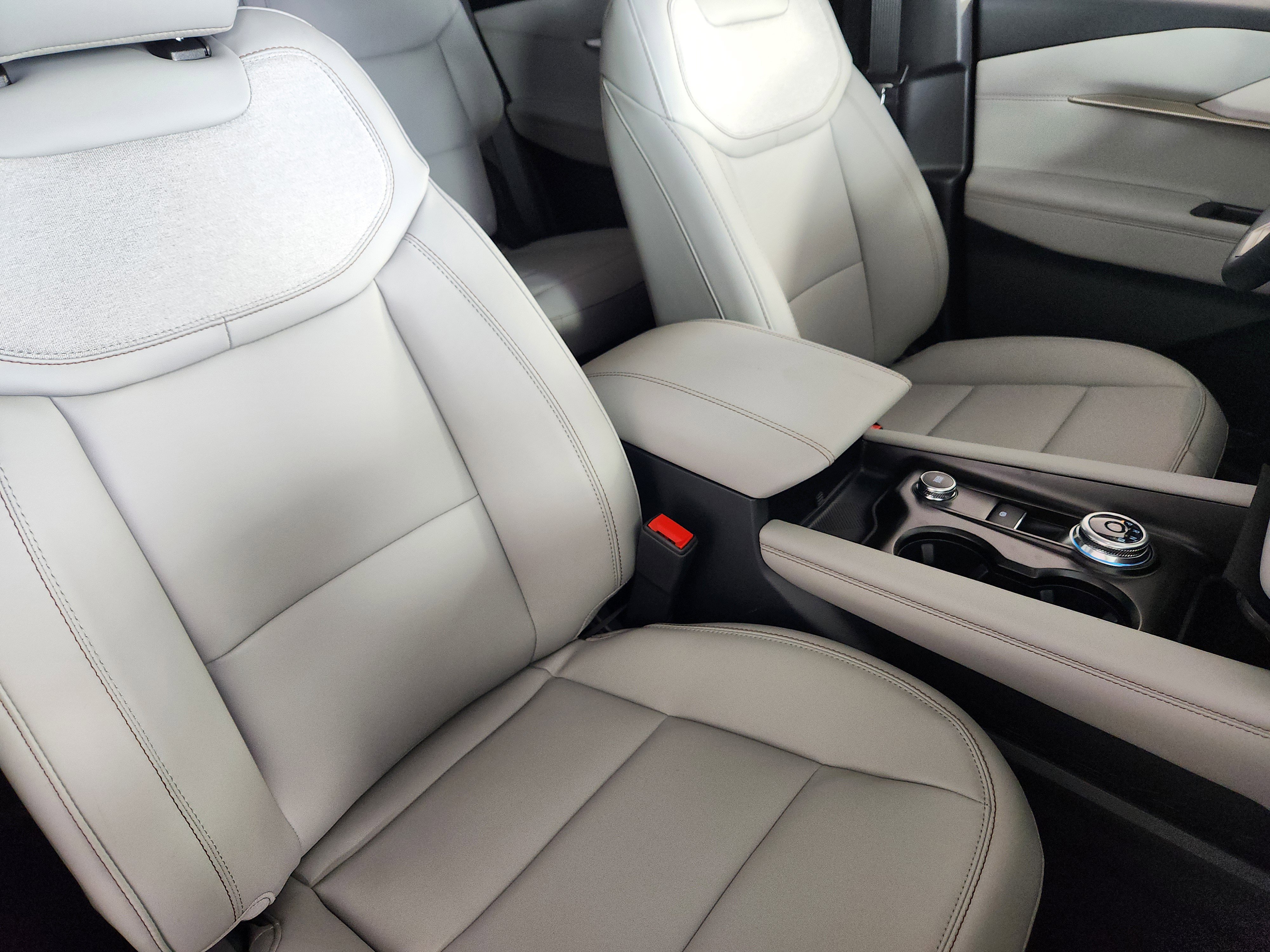 New 2025 Ford Explorer Active w/ Active Comfort Package image 9