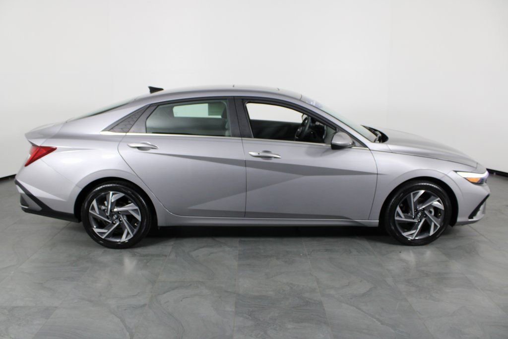 Certified 2025 Hyundai Elantra SEL image 14