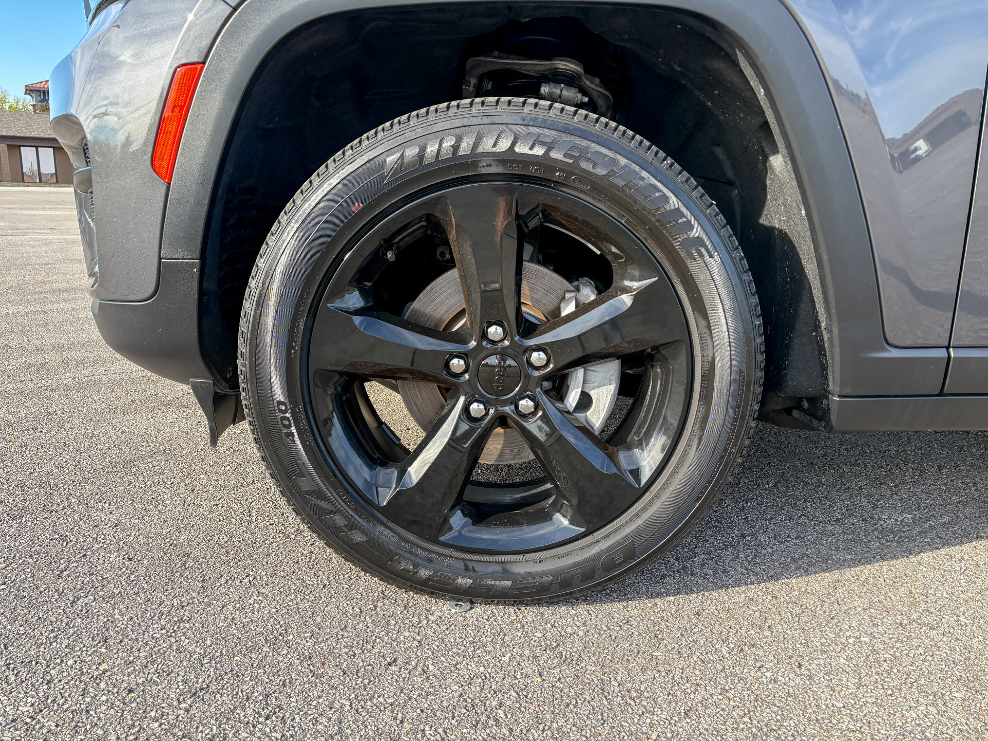 Used 2023 Jeep Grand Cherokee Altitude AWD/4WD image 28