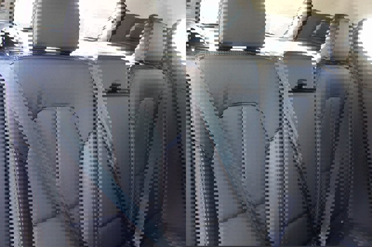 Certified 2025 Volvo XC40 B5 Plus image 32