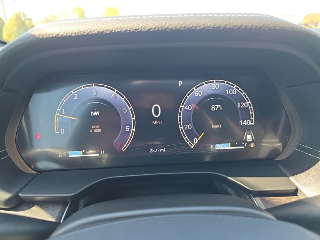 Used 2025 Jeep Grand Cherokee Limited image 15