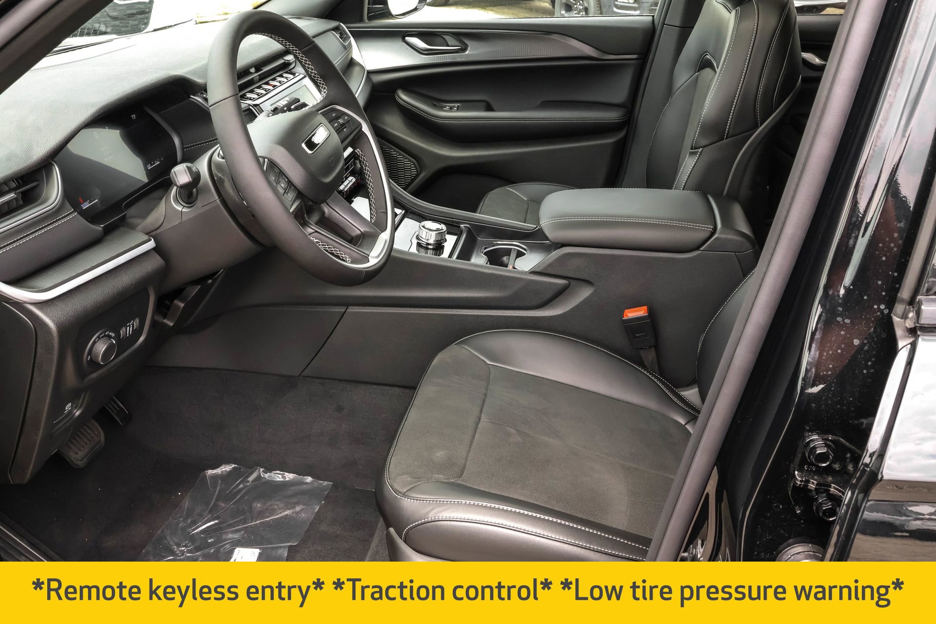 New 2025 Jeep Grand Cherokee Altitude image 5