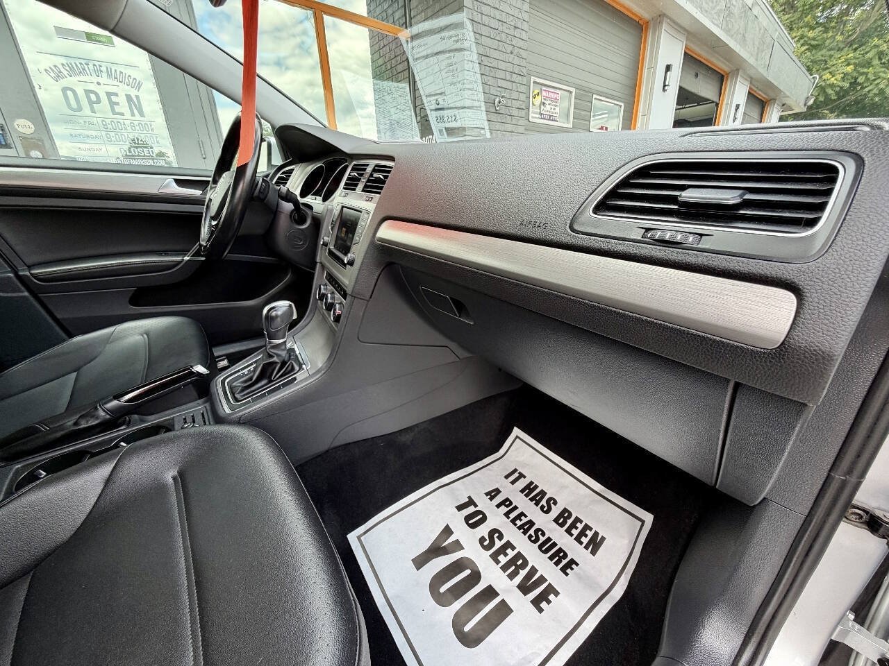Used 2017 Volkswagen Golf SE FWD image 31