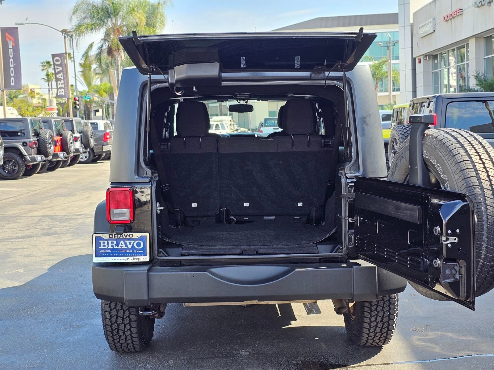 Used 2018 Jeep Wrangler Unlimited Sport S image 7