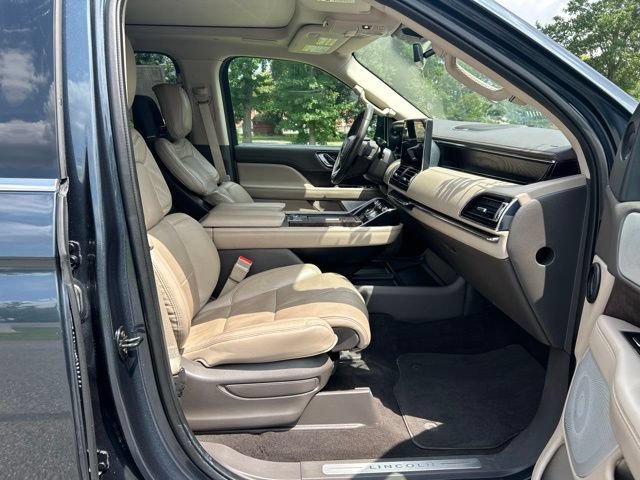 Used 2022 Lincoln Navigator Reserve AWD/4WD image 27
