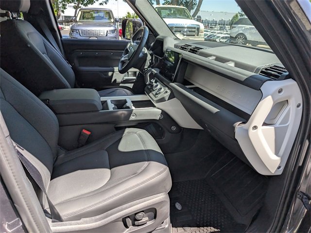 Used 2025 Land Rover Defender 110 S image 9