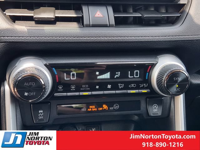 Used 2025 Toyota RAV4 XLE FWD image 19