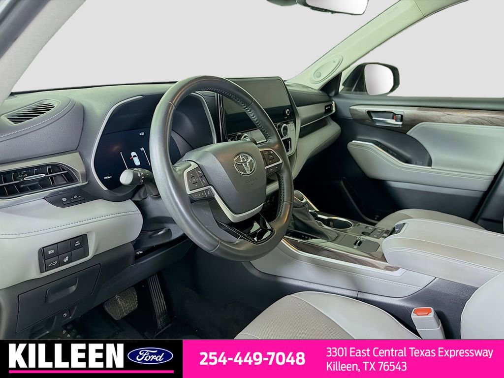 Used 2023 Toyota Highlander Limited image 10