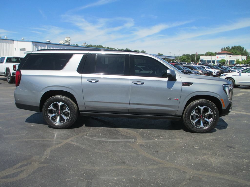 Certified 2025 GMC Yukon XL AT4 Ultimate AWD/4WD image 4