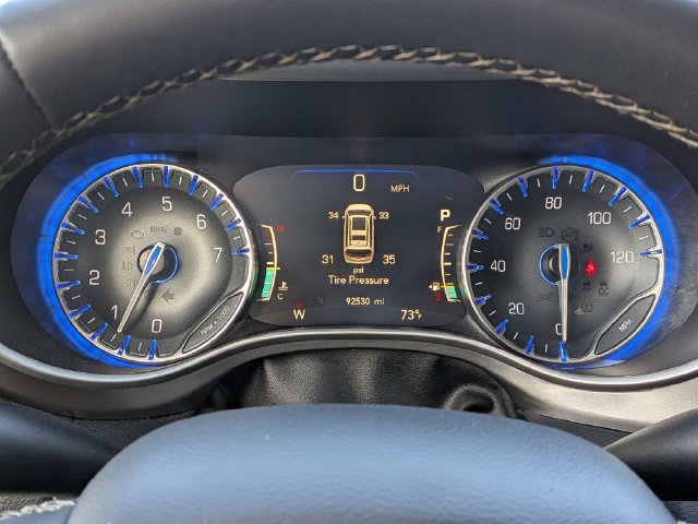 Used 2023 Chrysler Pacifica Touring-L FWD image 28
