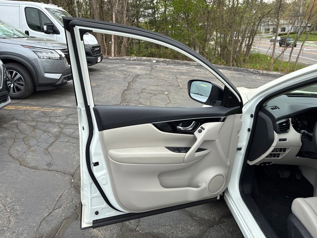 Certified 2019 Nissan Rogue Sport SL w/ Premium Package AWD/4WD image 15