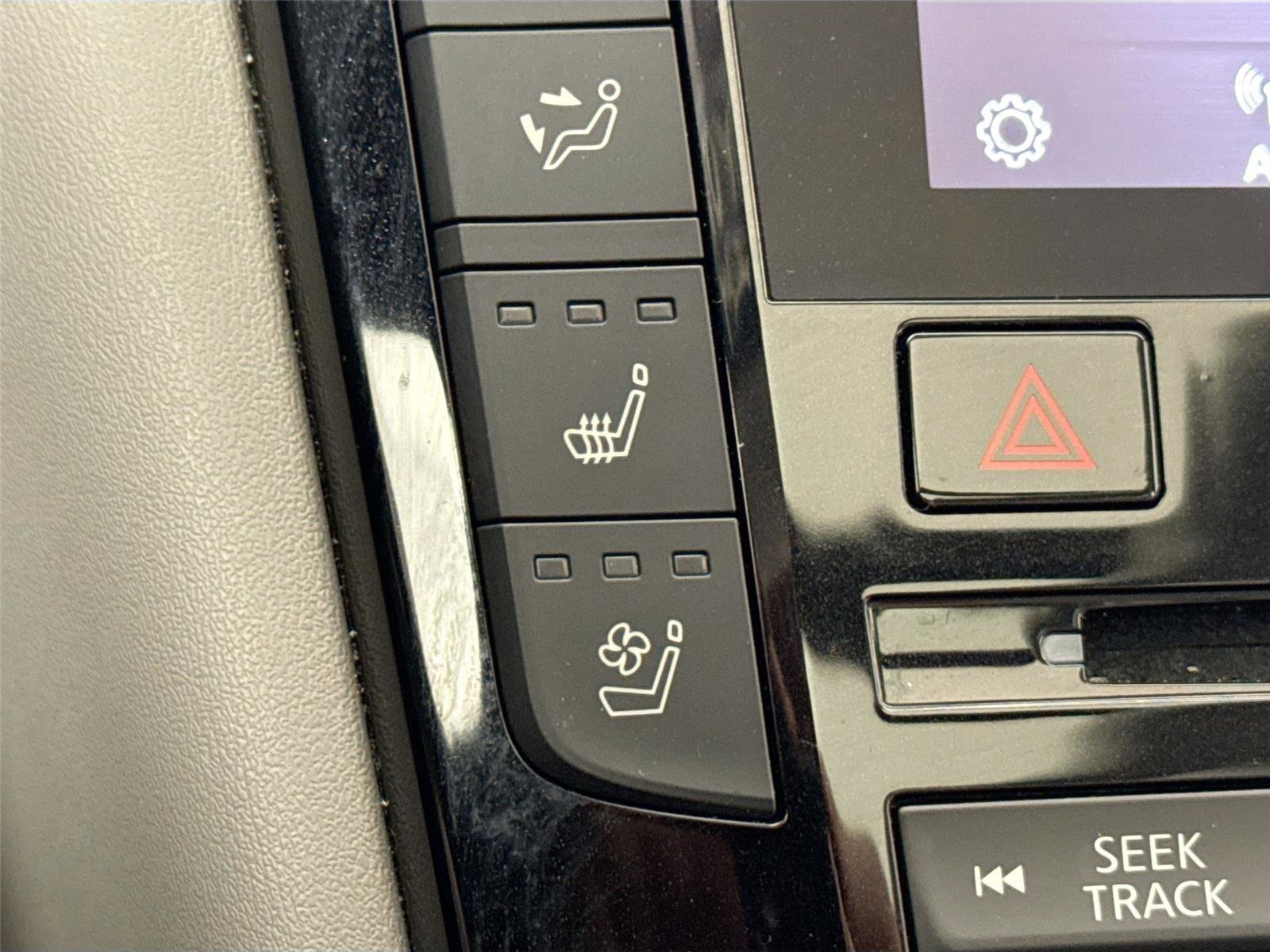 Used 2023 INFINITI QX50 Sensory image 8