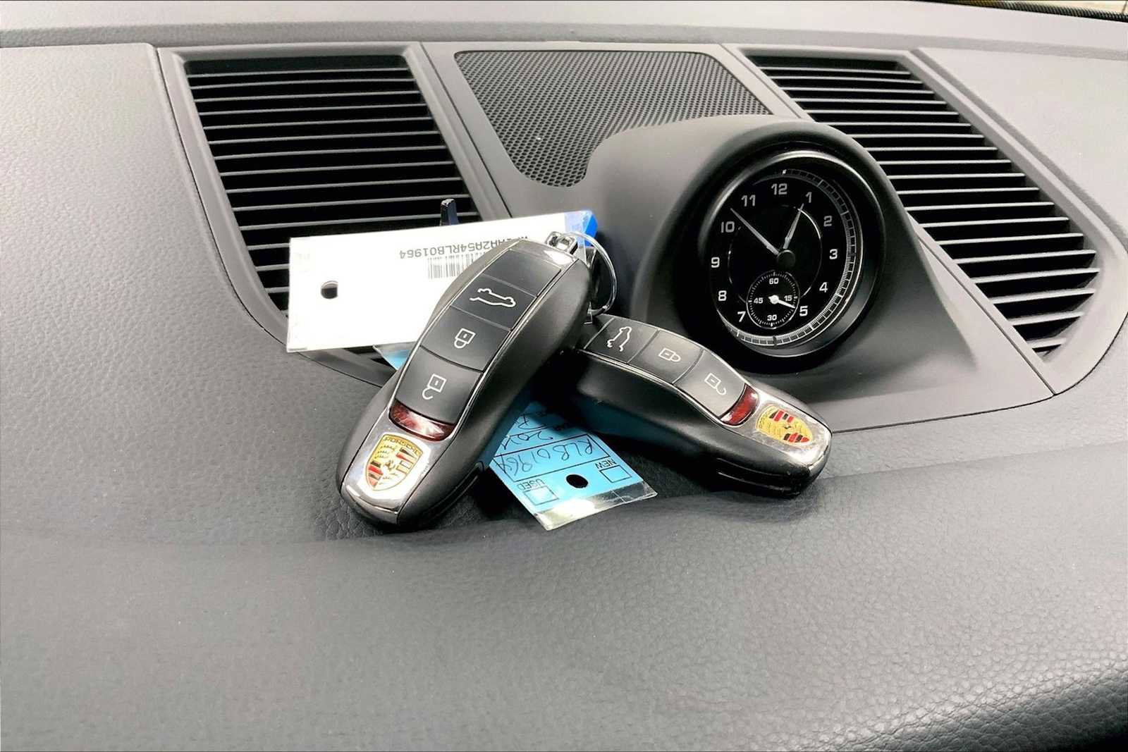 Certified 2024 Porsche Macan image 21