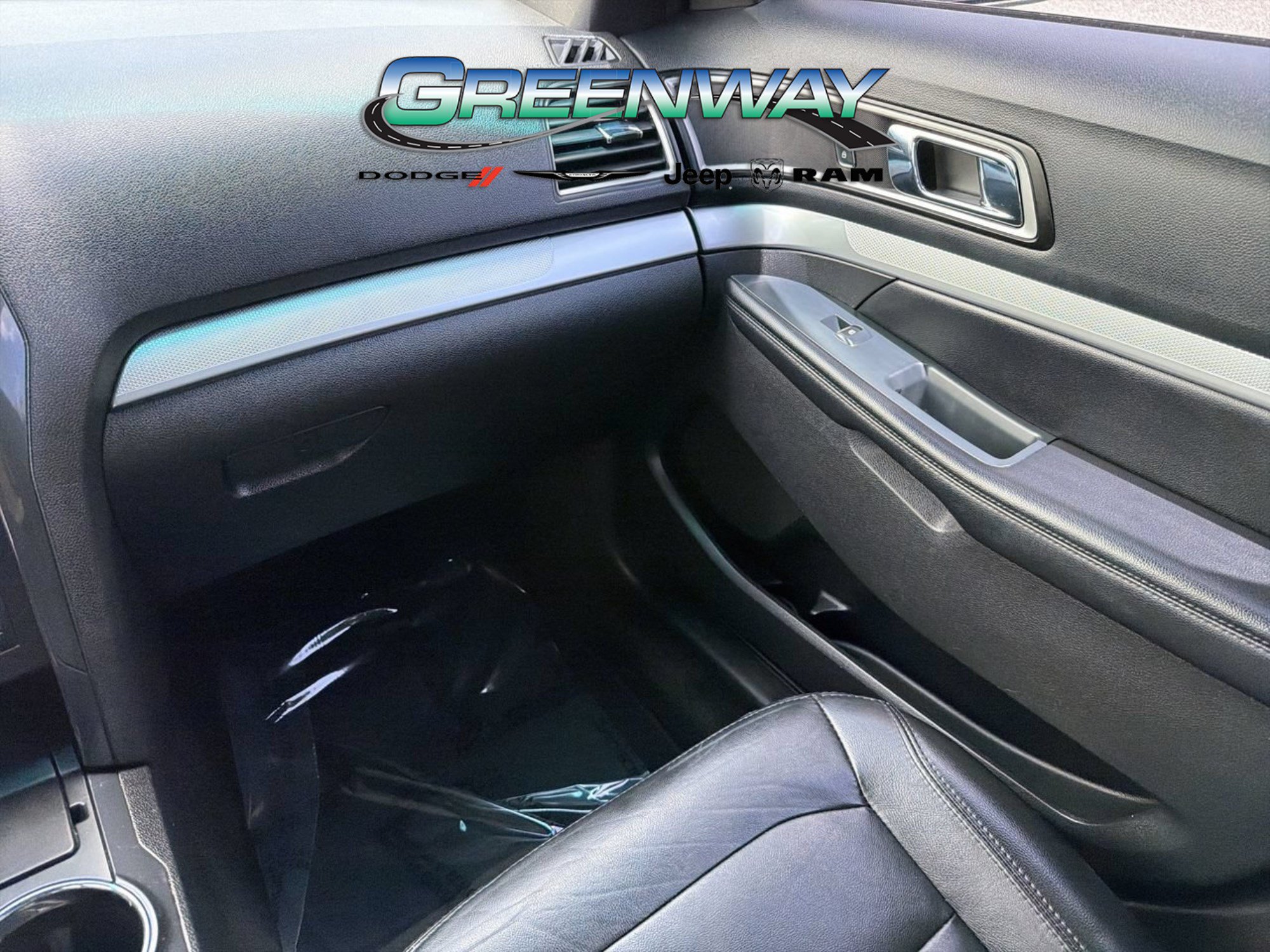Used 2016 Ford Explorer XLT w/ Equipment Group 202A FWD image 13