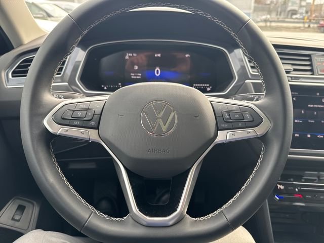 Certified 2024 Volkswagen Tiguan SE w/ Panoramic Sunroof Package image 18