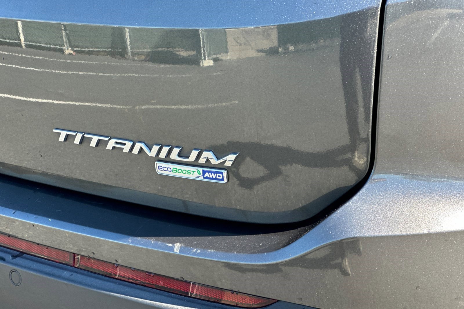 Used 2018 Ford Edge Titanium image 23